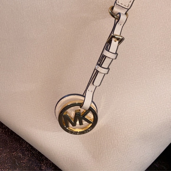 Michael Kors purse - Picture 2 of 5